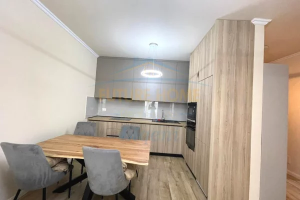 Shtepi me qera Apartament ne Tirane, 1+1, Mobilimi E mobiluar, Pagesa 999  Euro.