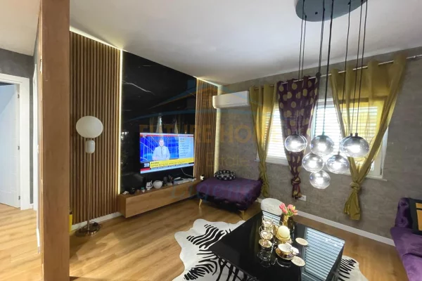Shtepi me qera Apartament ne Tirane, 2+1, Mobilimi Pjeserisht e mobiluar, Pagesa 1,799  Euro.