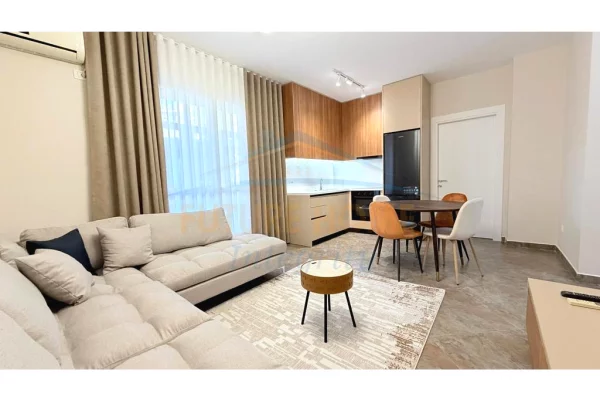 Appartamento in vendita a Tirana 2+1, Arredato