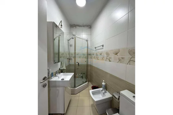 Shtepi me qera Apartament ne Tirane, 1+1, Mobilimi E mobiluar, Pagesa 598  Euro.