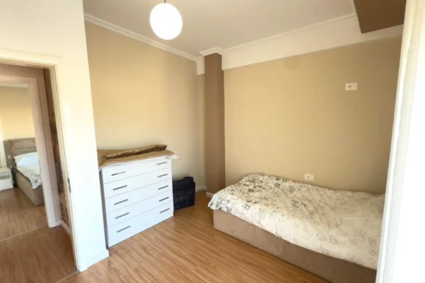 Shtepi ne shitje Apartament ne Tirane, 2+1, Mobilimi E mobiluar, Pagesa 185,002  Euro.