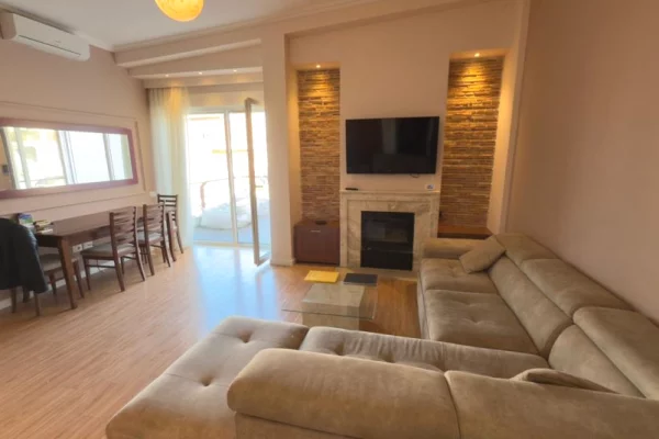 Shtepi ne shitje Apartament ne Tirane, 2+1, Mobilimi E mobiluar, Pagesa 185,002  Euro.