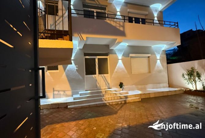 Ambiente Commerciale in Affitto 3+1 a Tirana - 5,000 Euro