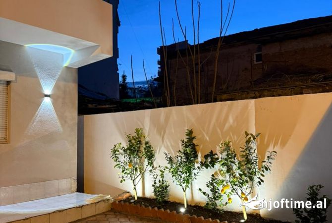 Ambiente Commerciale in Affitto 3+1 a Tirana - 5,000 Euro