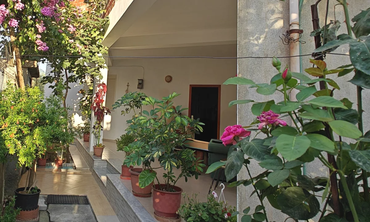 Casa privata/Indipendente in vendita a Tirana 2+1, SemiArredato