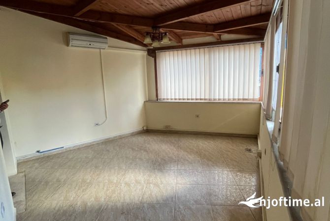 Ambiente Commerciale in Affitto 3+1 a Tirana - 1,600 Euro