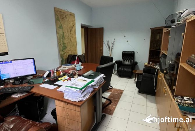 Jepet ambjent biznesi me qera ne zonen e Bllokut 