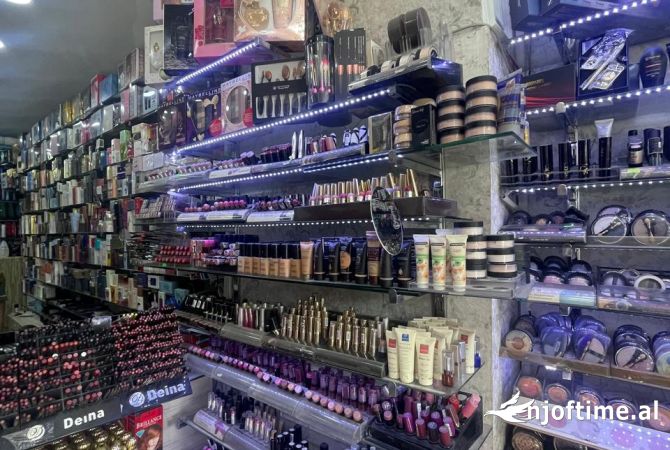 Shitet biznes ne zonen e 21 Dhjetorit