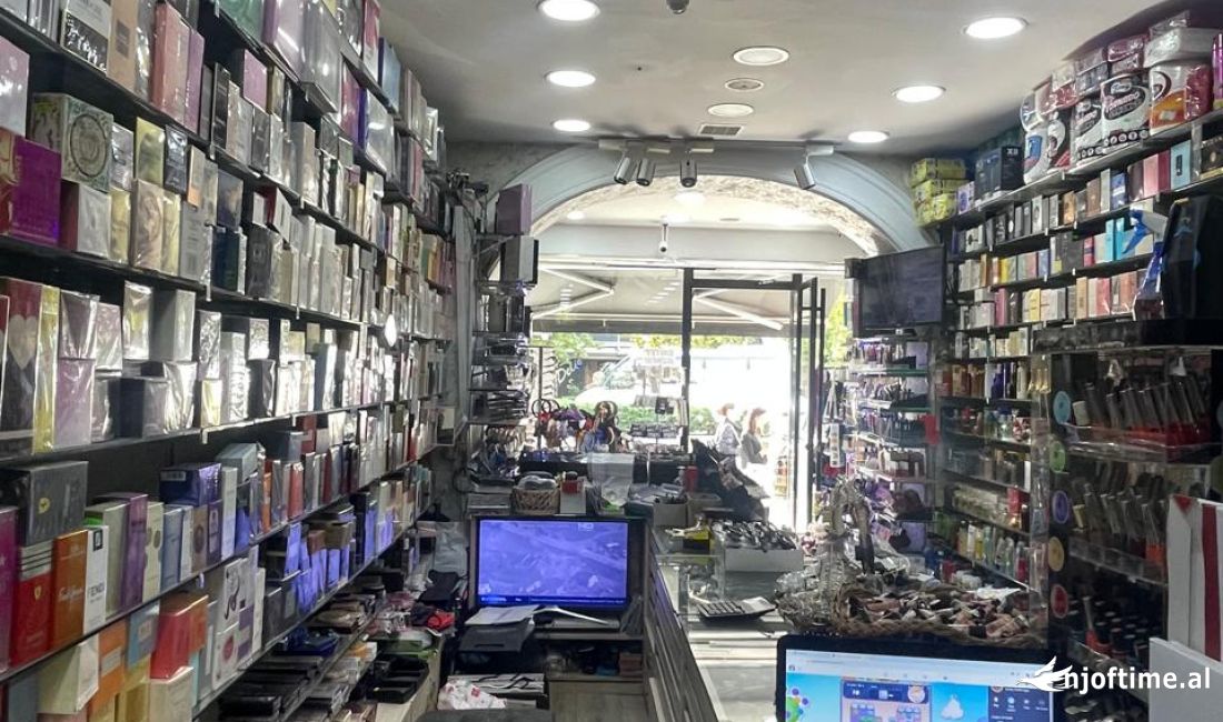Shitet biznes ne zonen e 21 Dhjetorit