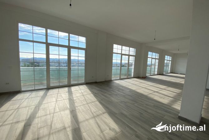 Ambiente Commerciale in Affitto 1+1 a Tirana - 1,000 Euro