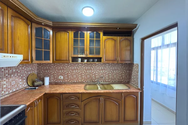 JEPET APARTAMENT 3+1 ME QIRA – RRUGA E DURRËSIT, Ambasada Kineze, Hotel Colosseo