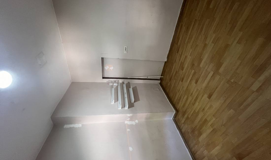 Tirane, jepet me qera ambjent biznesi Kati 0, 10 m2 200 Euro (Rruga e Dibres)