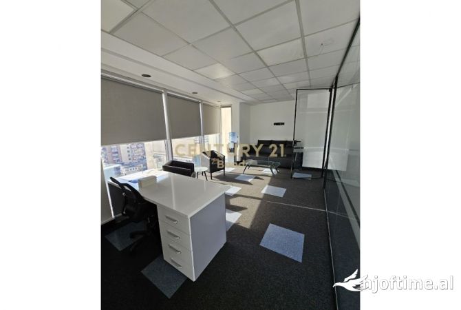 Ambiente Commerciale in Affitto 1+1 a Tirana - 3,150 Euro
