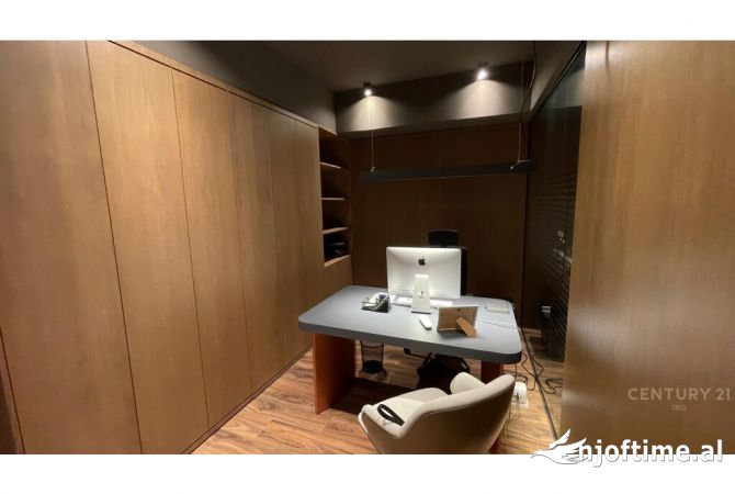 Ambiente Commerciale in Vendita 3+1 a Tirana - 530,000 Euro