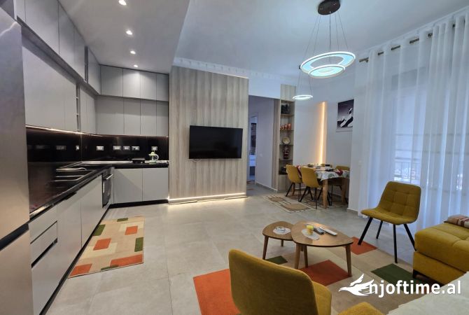 Apartament me qira 2+1, prane Kafe Flora