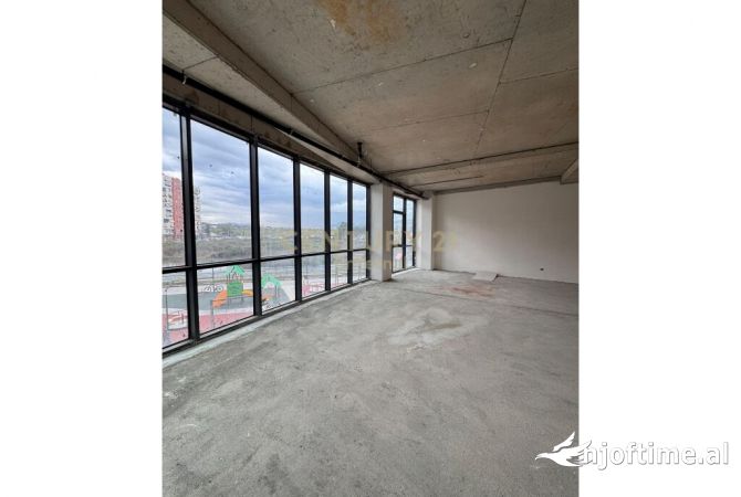 Ambiente Commerciale in Affitto 3+1 a Tirana - 3,500 Euro