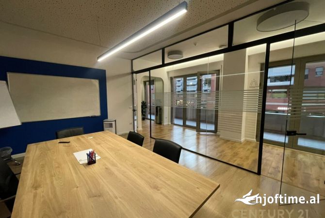Ambiente Commerciale in Affitto 3+1 a Tirana - 3,000 Euro