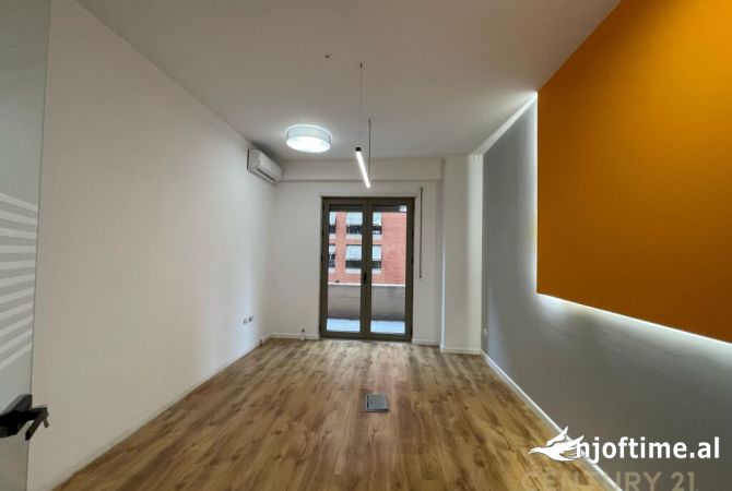 Ambiente Commerciale in Affitto 3+1 a Tirana - 3,000 Euro