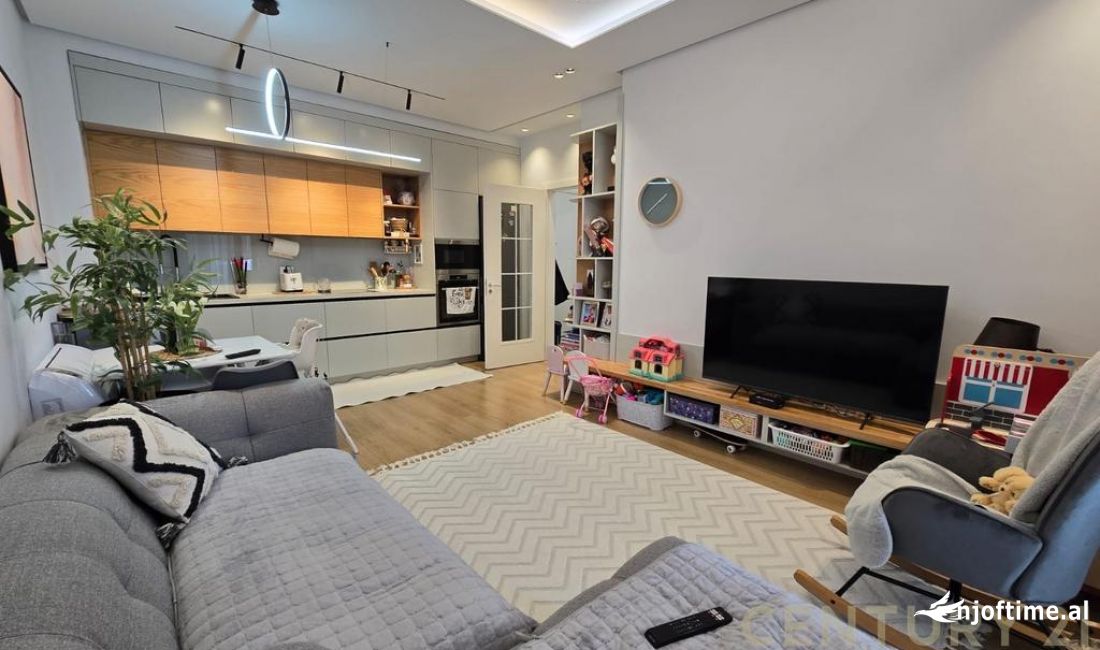 Appartamento in vendita a Tirana 2+1, Arredato