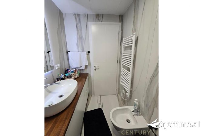 Appartamento in vendita a Tirana 2+1, Arredato