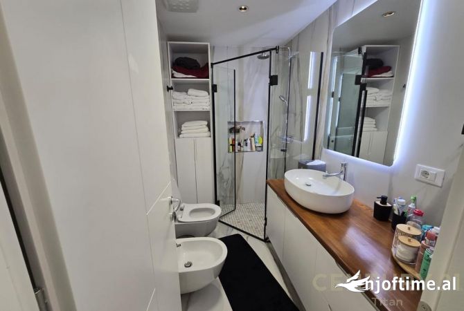 Appartamento in vendita a Tirana 2+1, Arredato