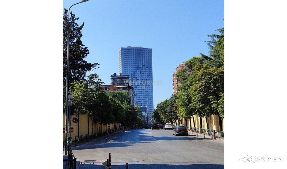 Ambient komercial per shitje tek rruga e Elbasanit!