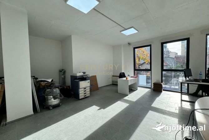 Shitet njesi,Galeria Roma! (Rruga e Kavajes)