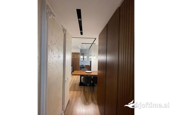 Shtepi ne shitje Apartament ne Tirane, 2+1, Mobilimi E mobiluar, Pagesa 185,000  Euro.