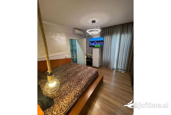 Shtepi ne shitje Apartament ne Tirane, 2+1, Mobilimi E mobiluar, Pagesa 185,000  Euro.