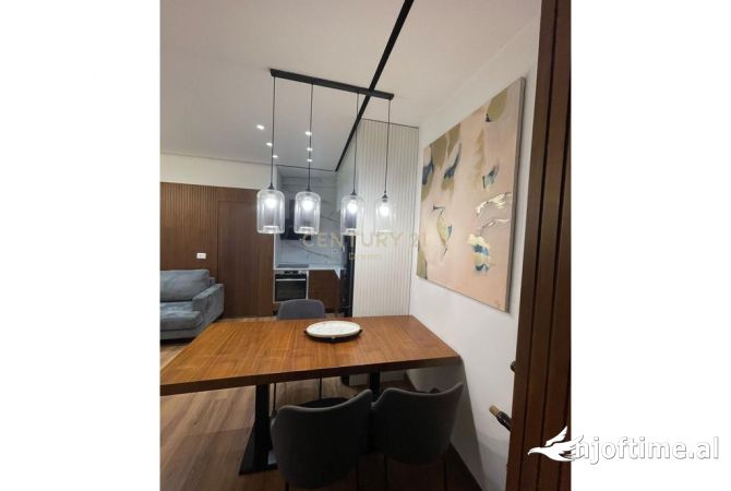 Shtepi ne shitje Apartament ne Tirane, 2+1, Mobilimi E mobiluar, Pagesa 185,000  Euro.