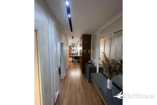 Shtepi ne shitje Apartament ne Tirane, 2+1, Mobilimi E mobiluar, Pagesa 185,000  Euro.