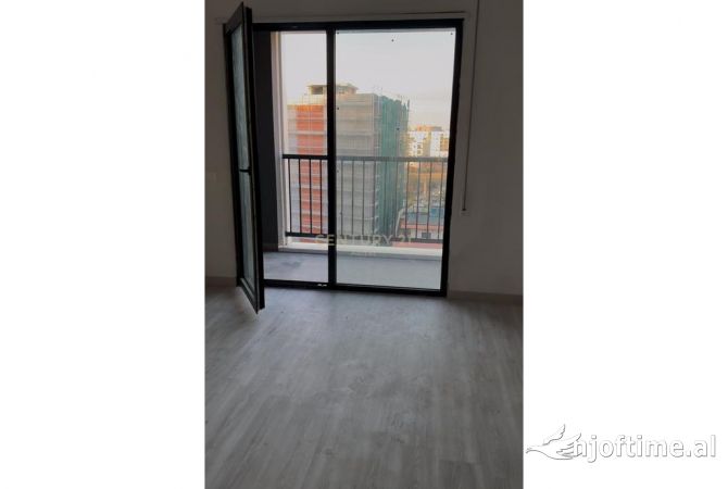 BULEVARDI I RI: APARTAMENT 2+1+2 PER SHITJE