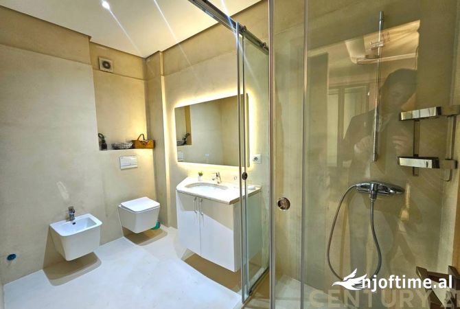 Appartamento in affitto a Tirana 2+1, Arredato