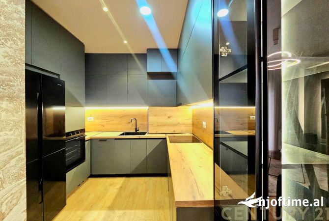 Appartamento in affitto a Tirana 2+1, Arredato