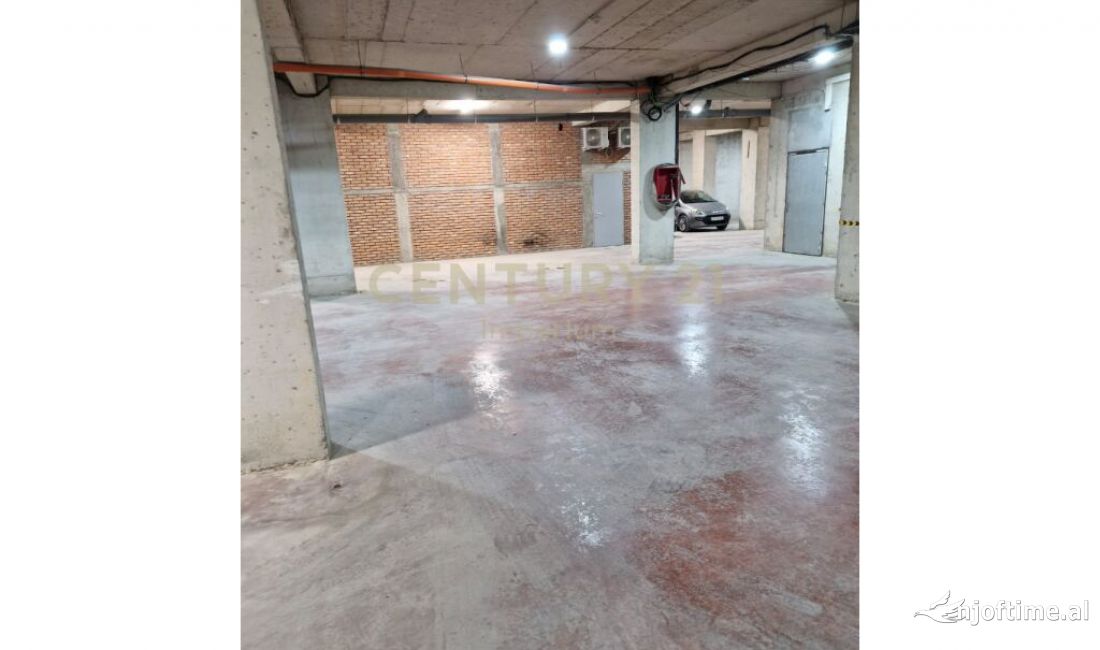 SHESIM 1000M2 SIPERFAQE GARAZHI NE ASTIR