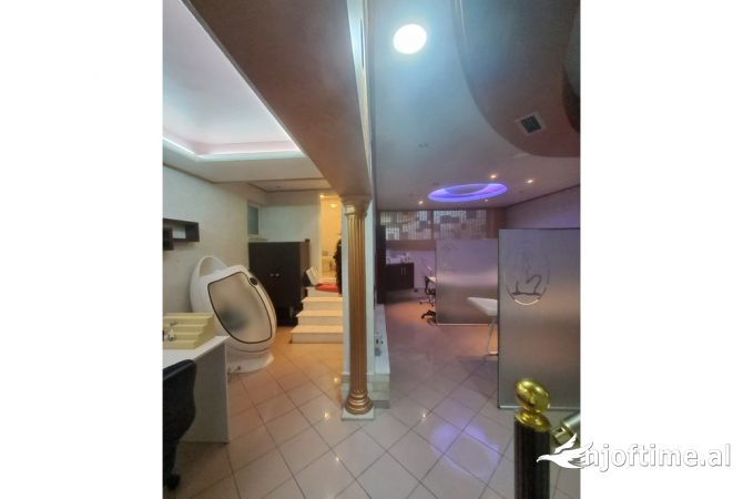 Ambient per qira tek Rruga e Durrsit