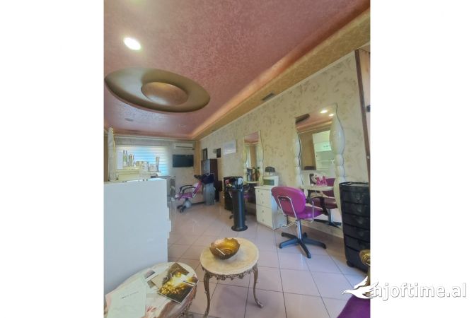 Ambient per qira tek Rruga e Durrsit