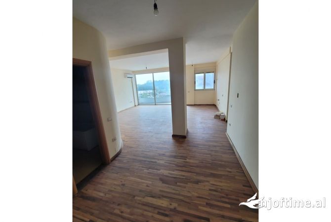 Shitet godine 5-kateshe multifunksionale ne Sauk – mundesi e shkelqyer investimi!