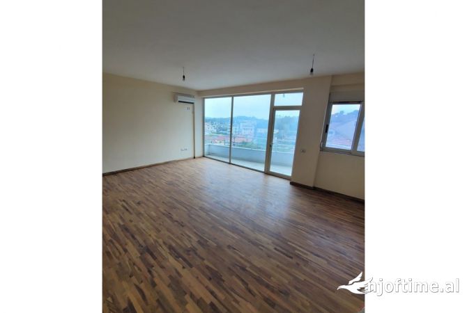 Shitet godine 5-kateshe multifunksionale ne Sauk – mundesi e shkelqyer investimi!