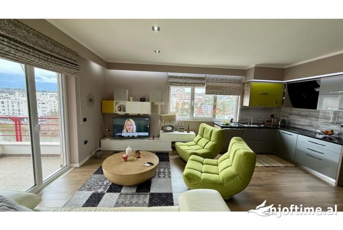 Appartamento in affitto a Tirana 3+1, Arredato