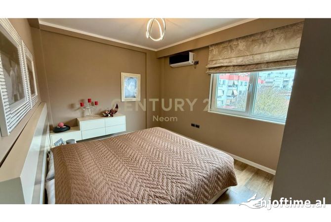 Appartamento in affitto a Tirana 3+1, Arredato