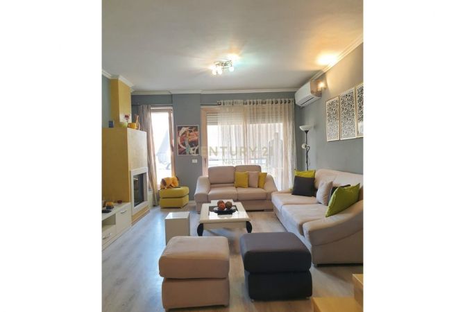 Appartamento in affitto a Tirana 2+1, Arredato