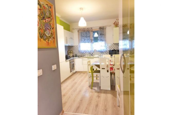 Appartamento in affitto a Tirana 2+1, Arredato