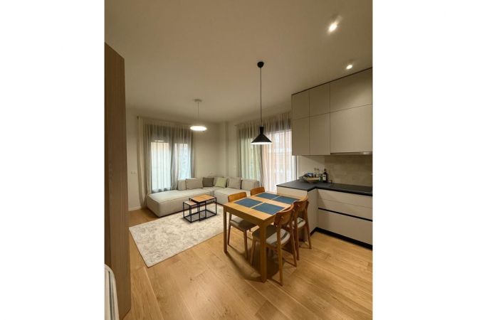 Appartamento in affitto a Tirana 2+1, Arredato