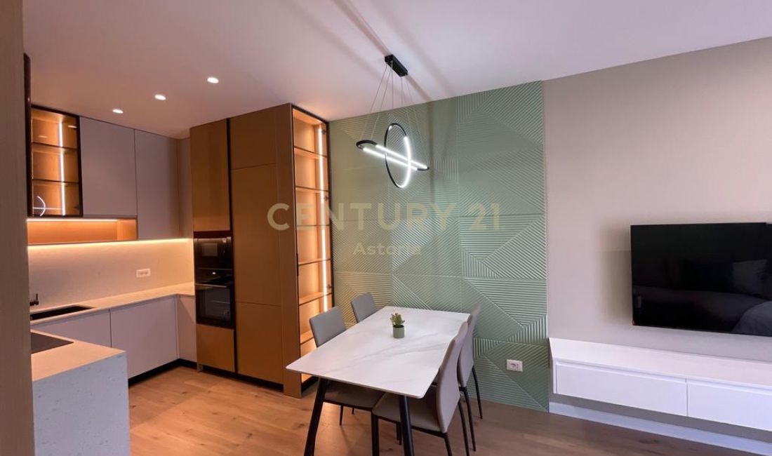 Appartamento in affitto a Tirana 2+1, Arredato