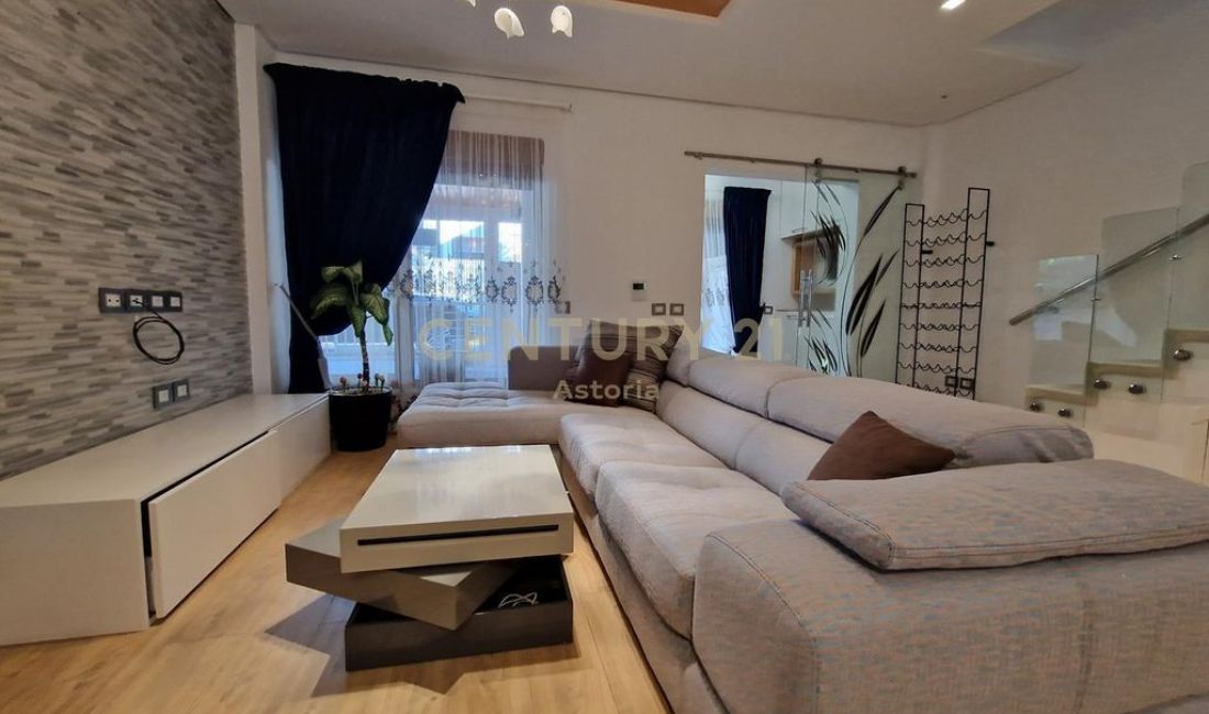 Villa di lusso in affitto a Tirana 3+1, Arredato