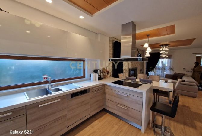 Villa di lusso in affitto a Tirana 3+1, Arredato