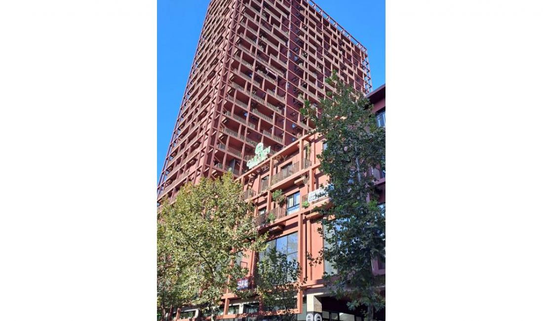 Ambient per zyra tek Garden Building, 160 m2