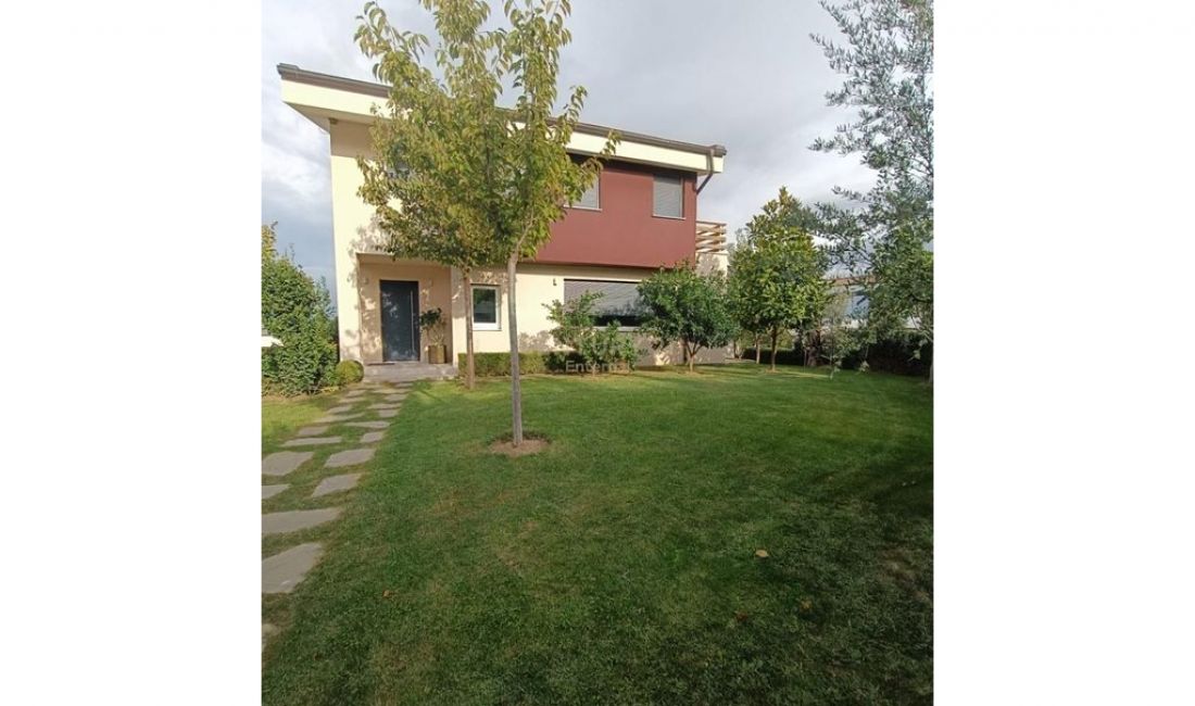 Villa di lusso in affitto a Tirana 3+1, Arredato