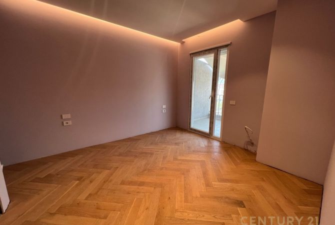 Shtepi ne shitje Apartament ne Tirane, 2+1, Mobilimi Bosh, pa mobiluar, Pagesa 290,000  Euro.